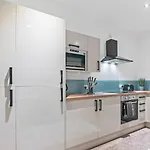 Luxury Flat With Pool Table - Sleeps 8 * Leeds (West Yorkshire)