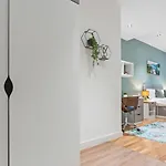 Apartment Luxury Flat With Pool Table - Sleeps 8 *