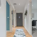 Apartment Luxury Flat With Pool Table - Sleeps 8