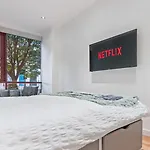 Appartement Luxury Flat With Pool Table - Sleeps 8 *