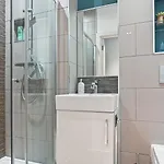 Luxury Flat With Pool Table - Sleeps 8 Appartement
