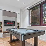 Luxury Flat With Pool Table - Sleeps 8 *