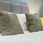 Apartment Luxury Flat With Pool Table - Sleeps 8 *