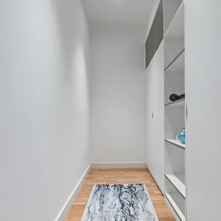 Luxury Flat With Pool Table - Sleeps 8 Leeds (West Yorkshire)