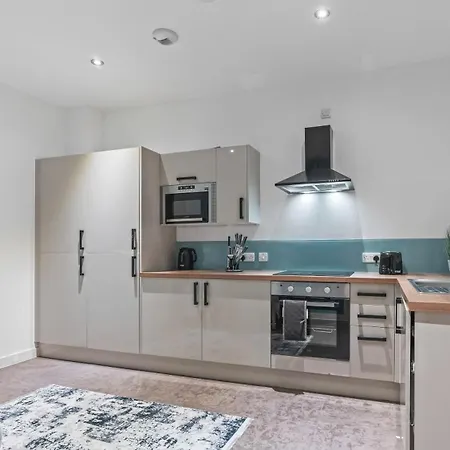 Luxury Flat With Pool Table - Sleeps 8 아파트