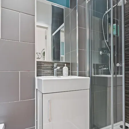 Luxury Flat With Pool Table - Sleeps 8