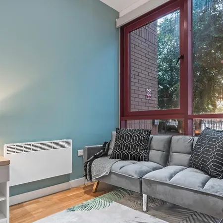 Luxury Flat With Pool Table - Sleeps 8 * 리즈