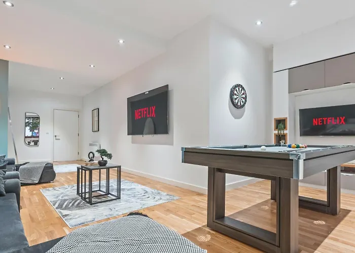 Luxury Flat With Pool Table - Sleeps 8 公寓 *