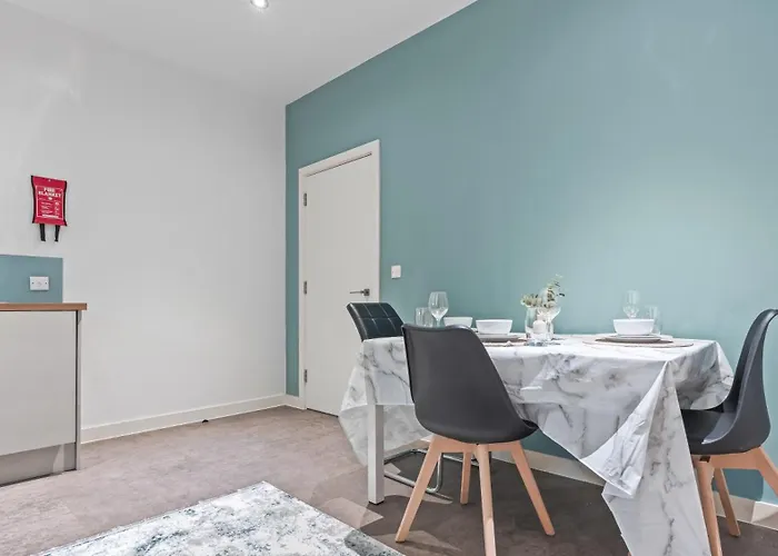 Luxury Flat With Pool Table - Sleeps 8 Leeds (West Yorkshire)