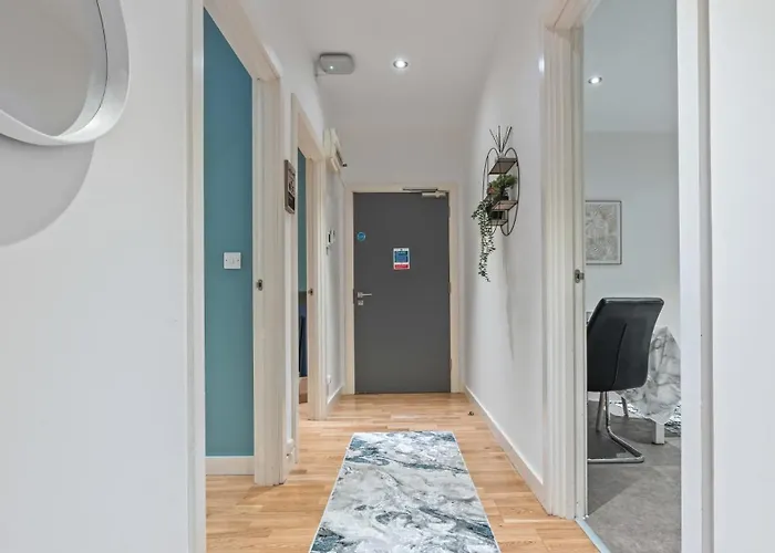 Апартаменти Luxury Flat With Pool Table - Sleeps 8