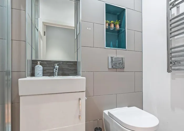 Luxury Flat With Pool Table - Sleeps 8 Leeds (West Yorkshire)