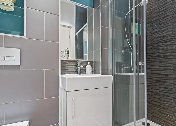 Luxury Flat With Pool Table - Sleeps 8