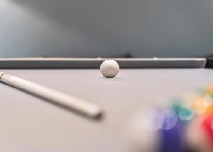 Luxury Flat With Pool Table - Sleeps 8 Апартаменти *