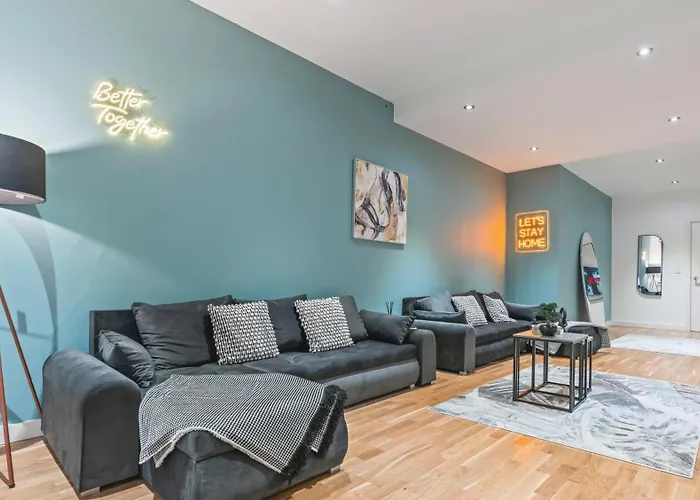 Апартаменти Luxury Flat With Pool Table - Sleeps 8