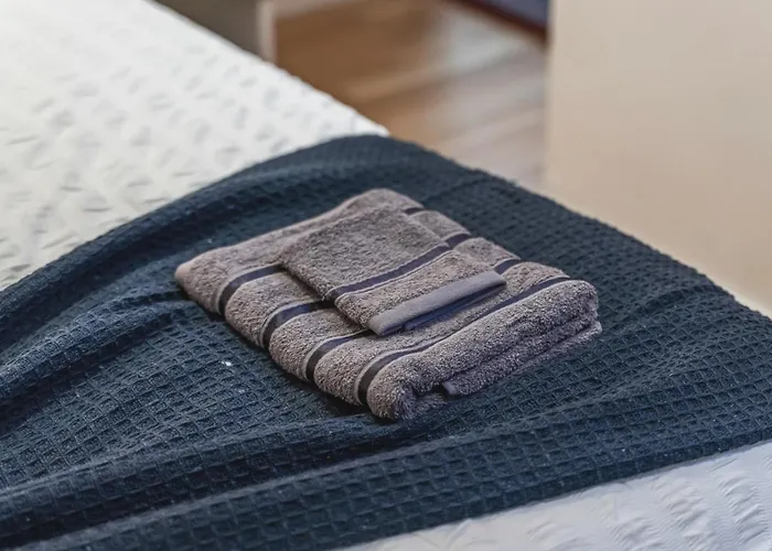 Luxury Flat With Pool Table - Sleeps 8 Апартаменти