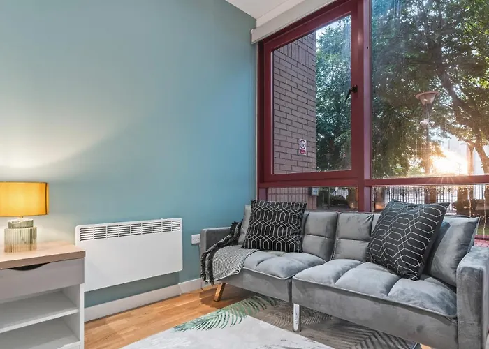 Luxury Flat With Pool Table - Sleeps 8 * 利兹