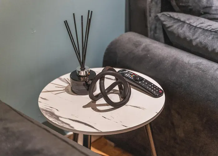 Luxury Flat With Pool Table - Sleeps 8 * Лідс