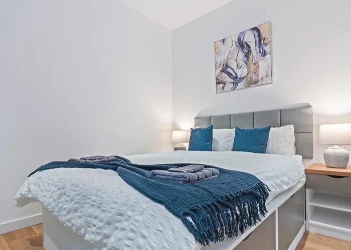 Luxury Flat With Pool Table - Sleeps 8