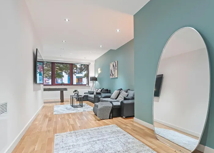 Luxury Flat With Pool Table - Sleeps 8 Leeds (West Yorkshire)