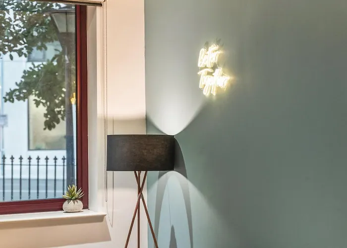 Luxury Flat With Pool Table - Sleeps 8